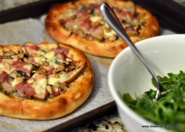Caramelized Pear and Gorgonzola Pizza - Fifteen Spatulas