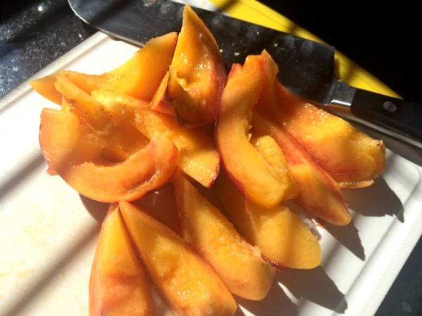 FarmersMarket.com peaches - Chew Nibble Nosh