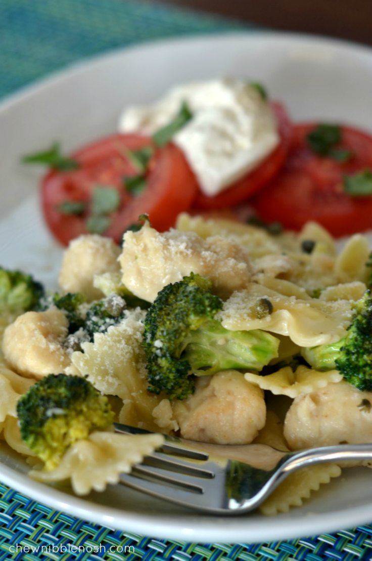 Lemon Garlic Chicken Pasta with Broccoli - Chew Nibble Nosh